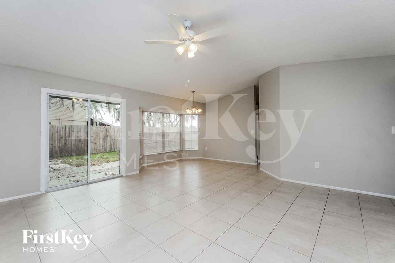 812 Whisper Lake Ct - Photo 3 of 15