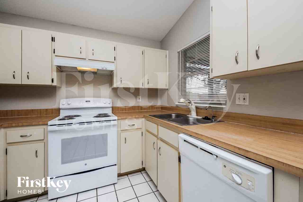 812 Whisper Lake Ct - Photo 4 of 15