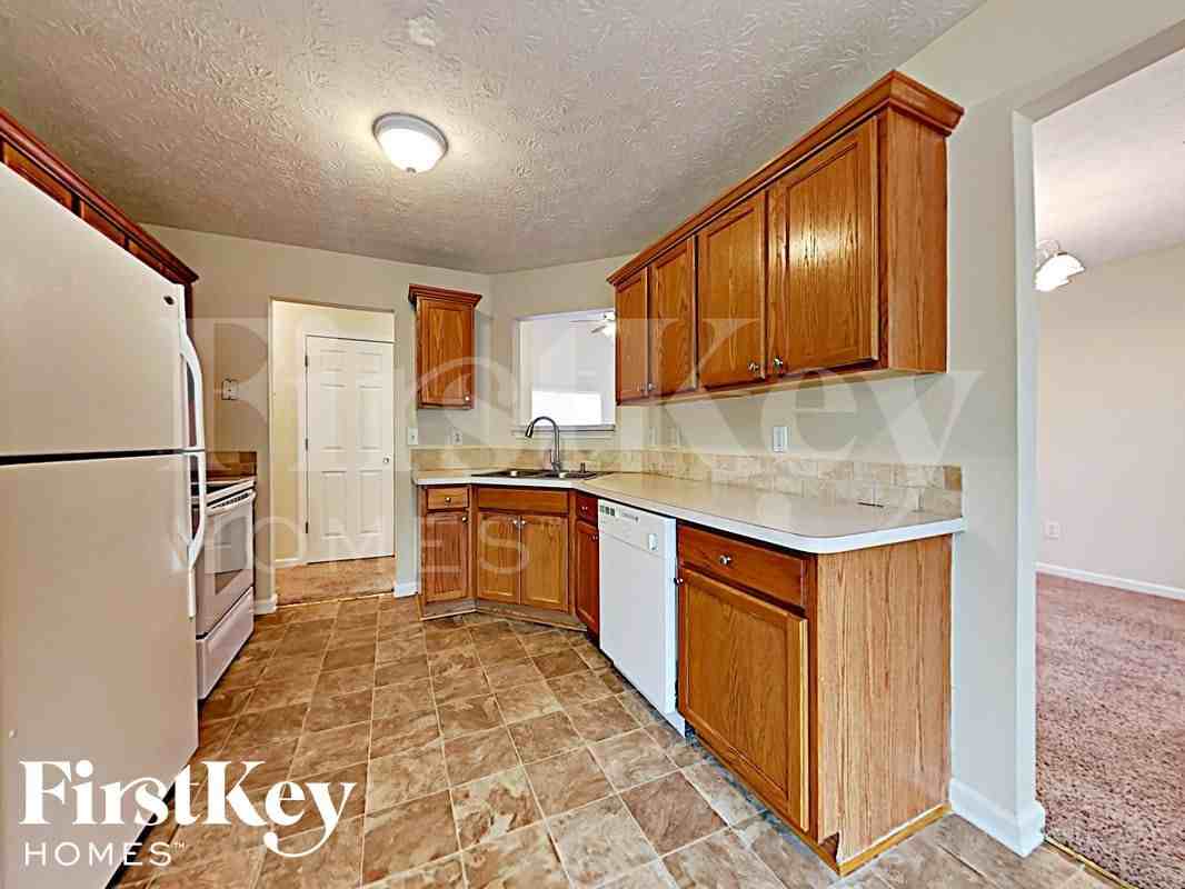 8012 Mustang Ln - Photo 4 of 17