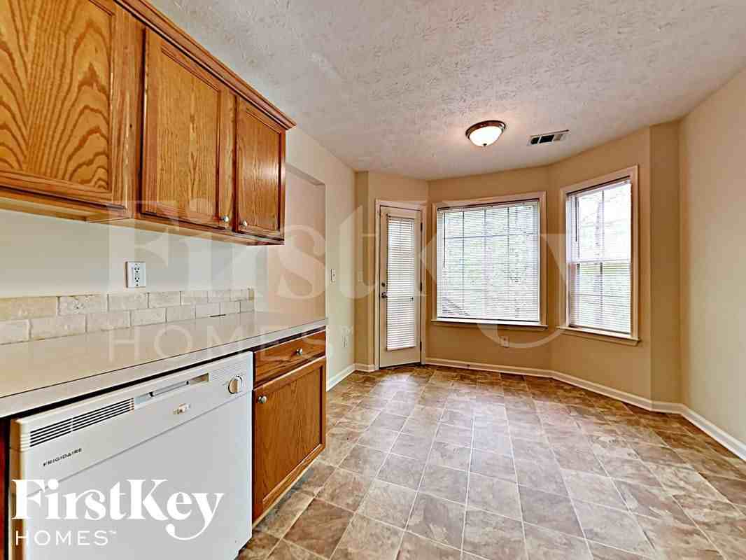 8012 Mustang Ln - Photo 5 of 17
