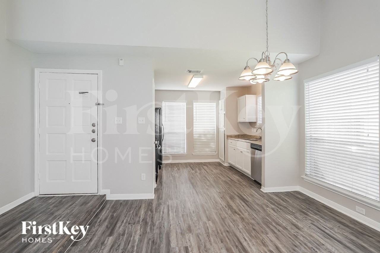 7610 San Benito Dr - Photo 4 of 16