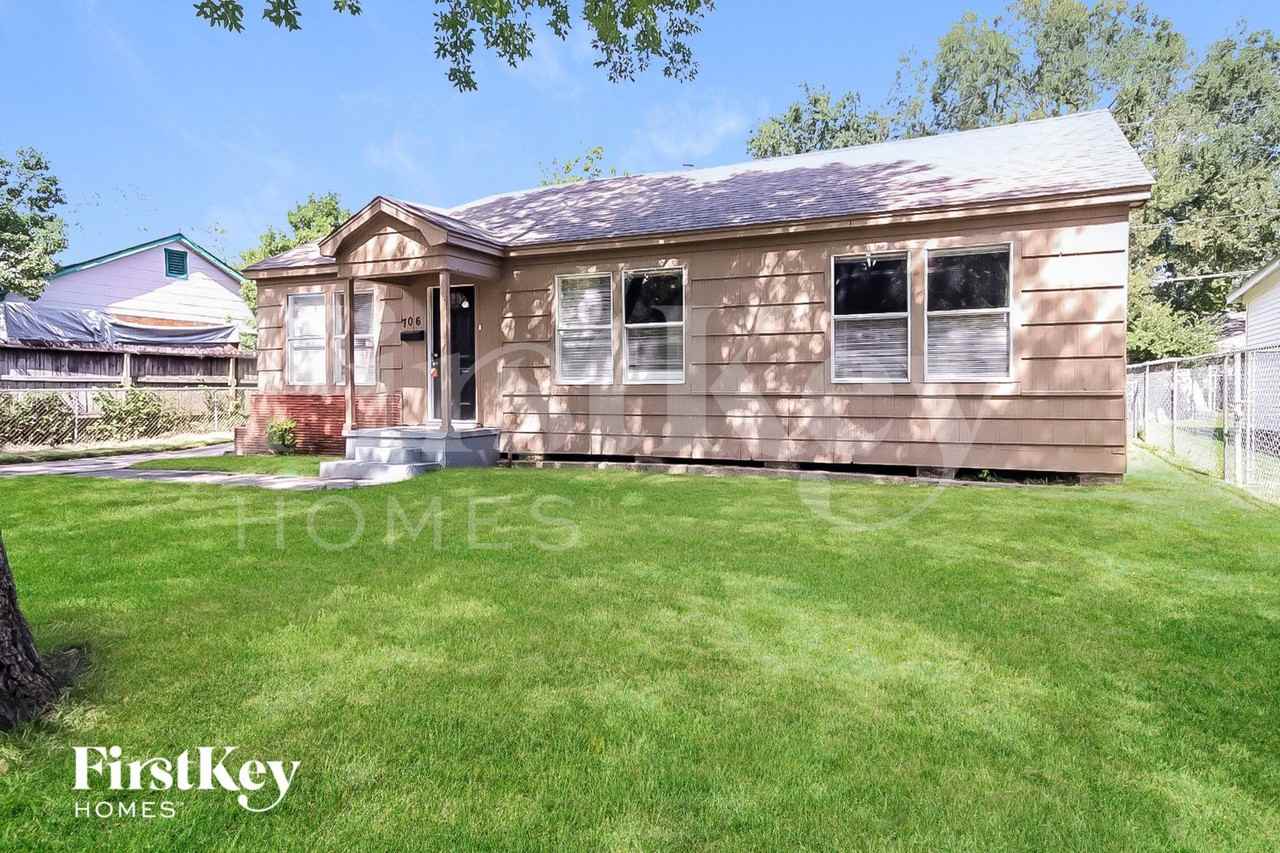 706 E Humble St - Photo 2 of 15
