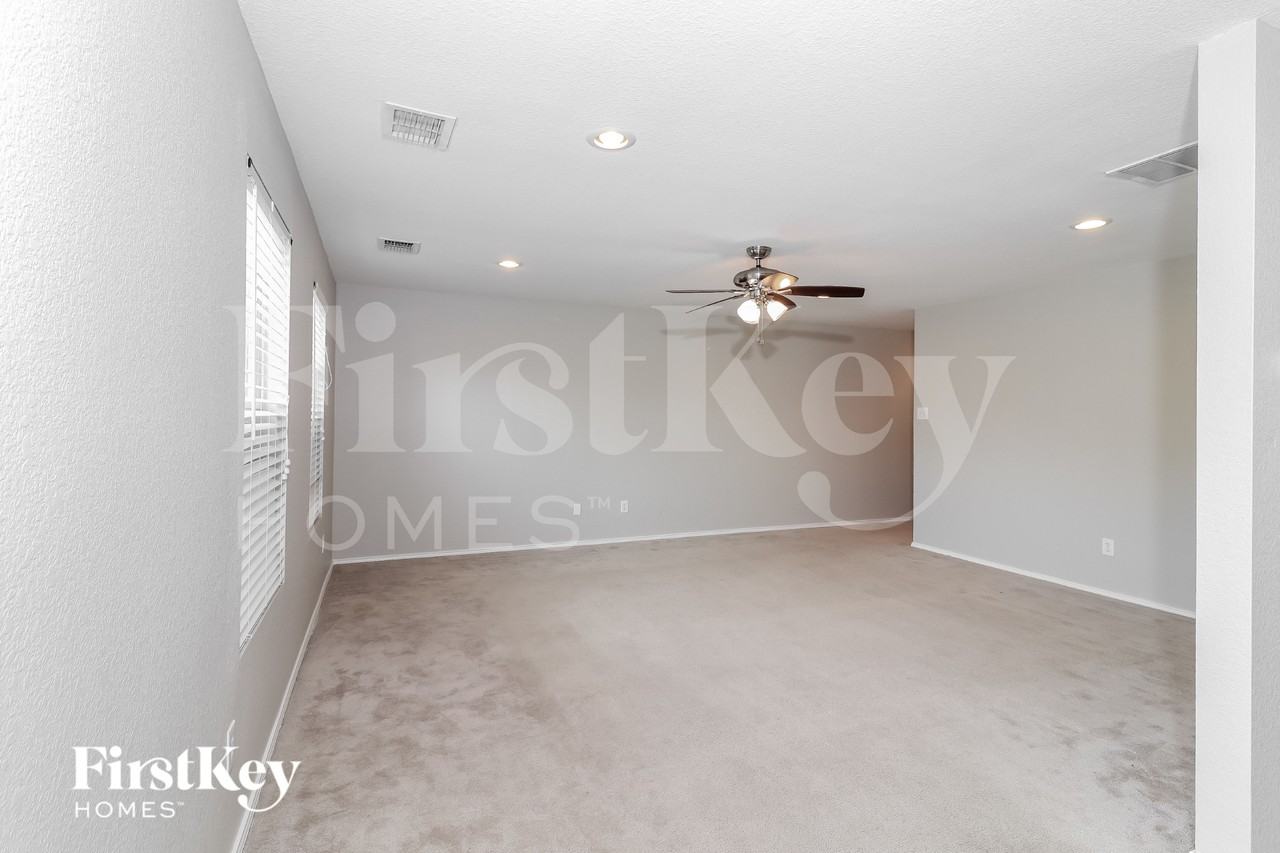 6933 Meadow Way Ln - Photo 3 of 16