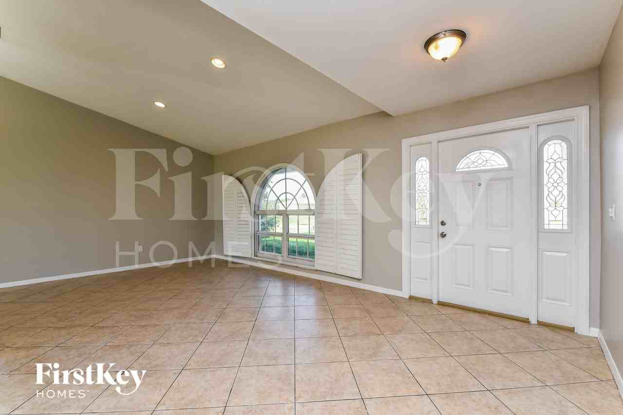 633 Sw 9th Ave - Photo 3 of 16