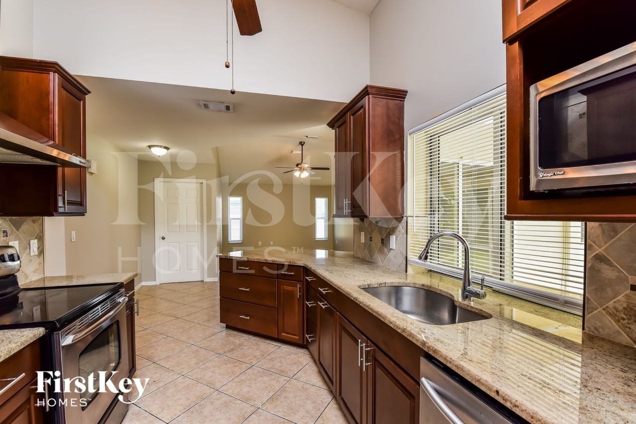 633 Sw 9th Ave - Photo 6 of 16