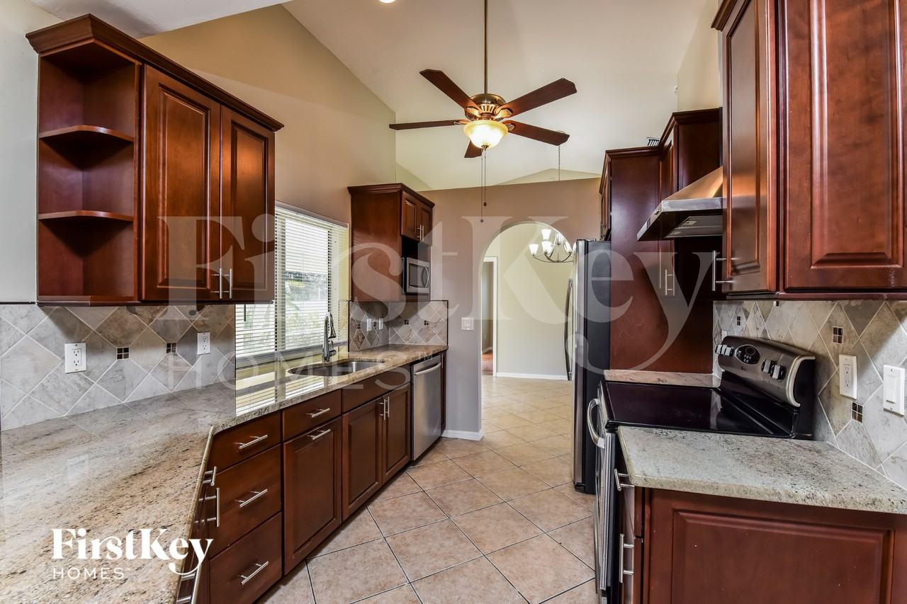 633 Sw 9th Ave - Photo 7 of 16