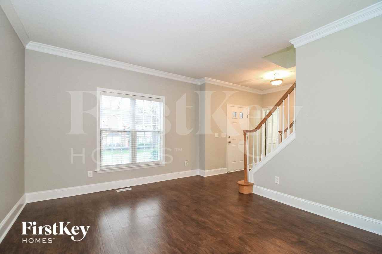 5910 Habersham Dr - Photo 3 of 15