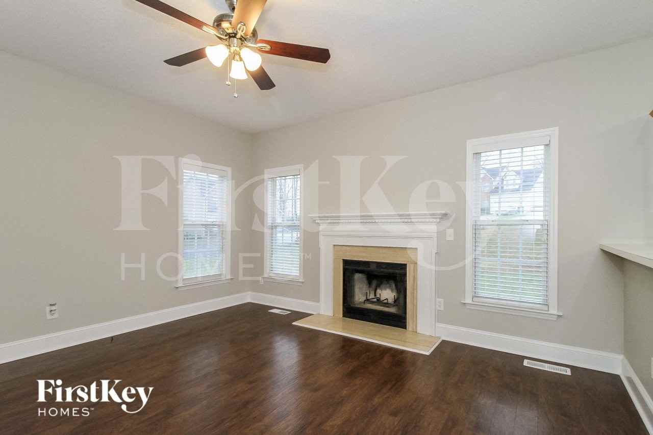 5910 Habersham Dr - Photo 4 of 15