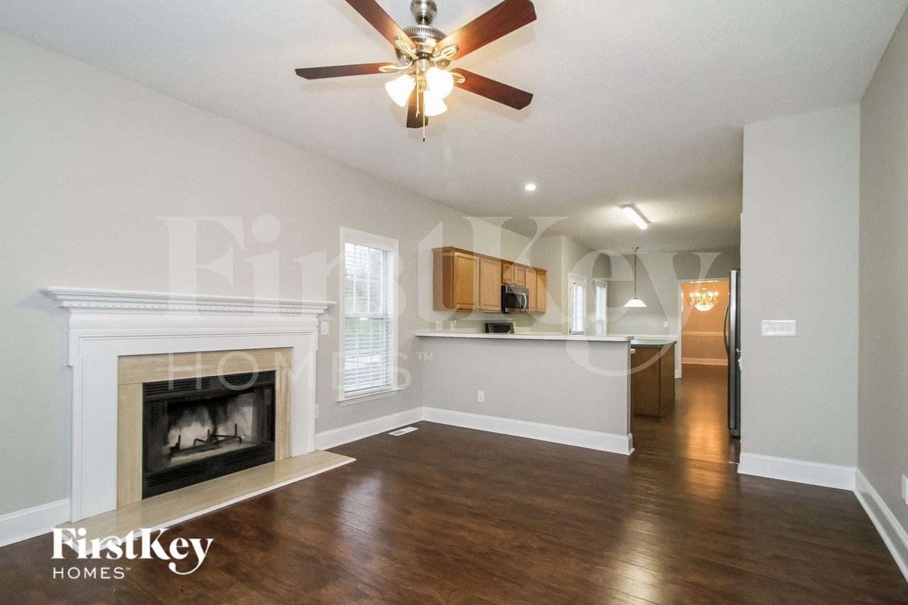 5910 Habersham Dr - Photo 5 of 15