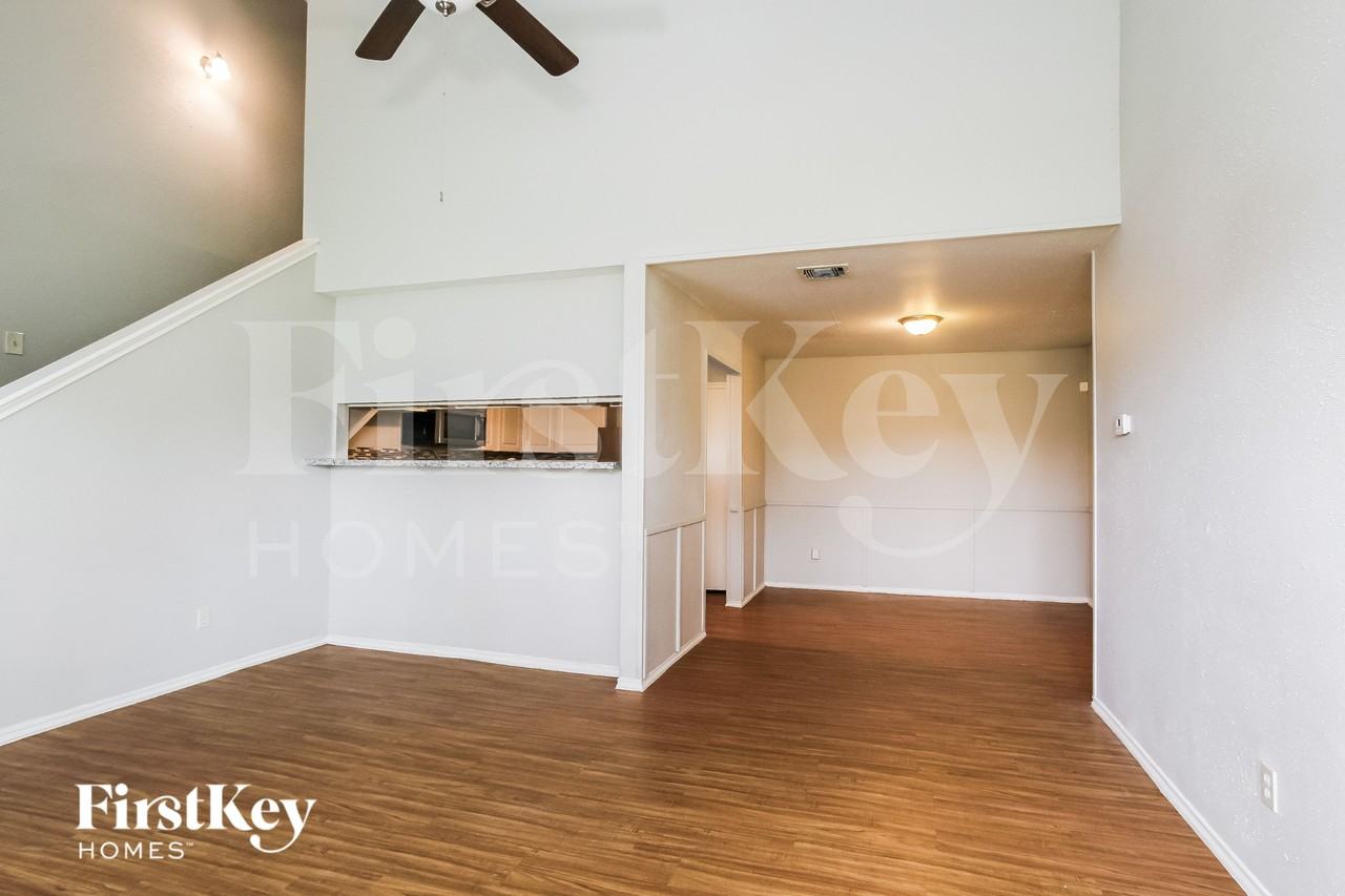 5406 Carousel Cir - Photo 3 of 16