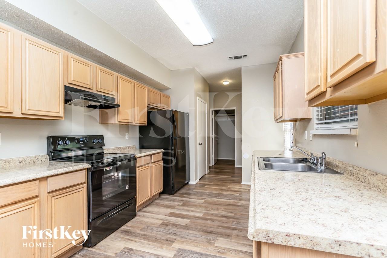 530 Alameda Ave - Photo 5 of 16