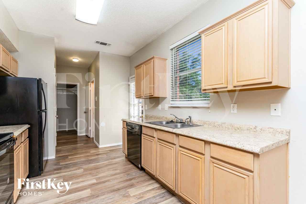 530 Alameda Ave - Photo 6 of 16