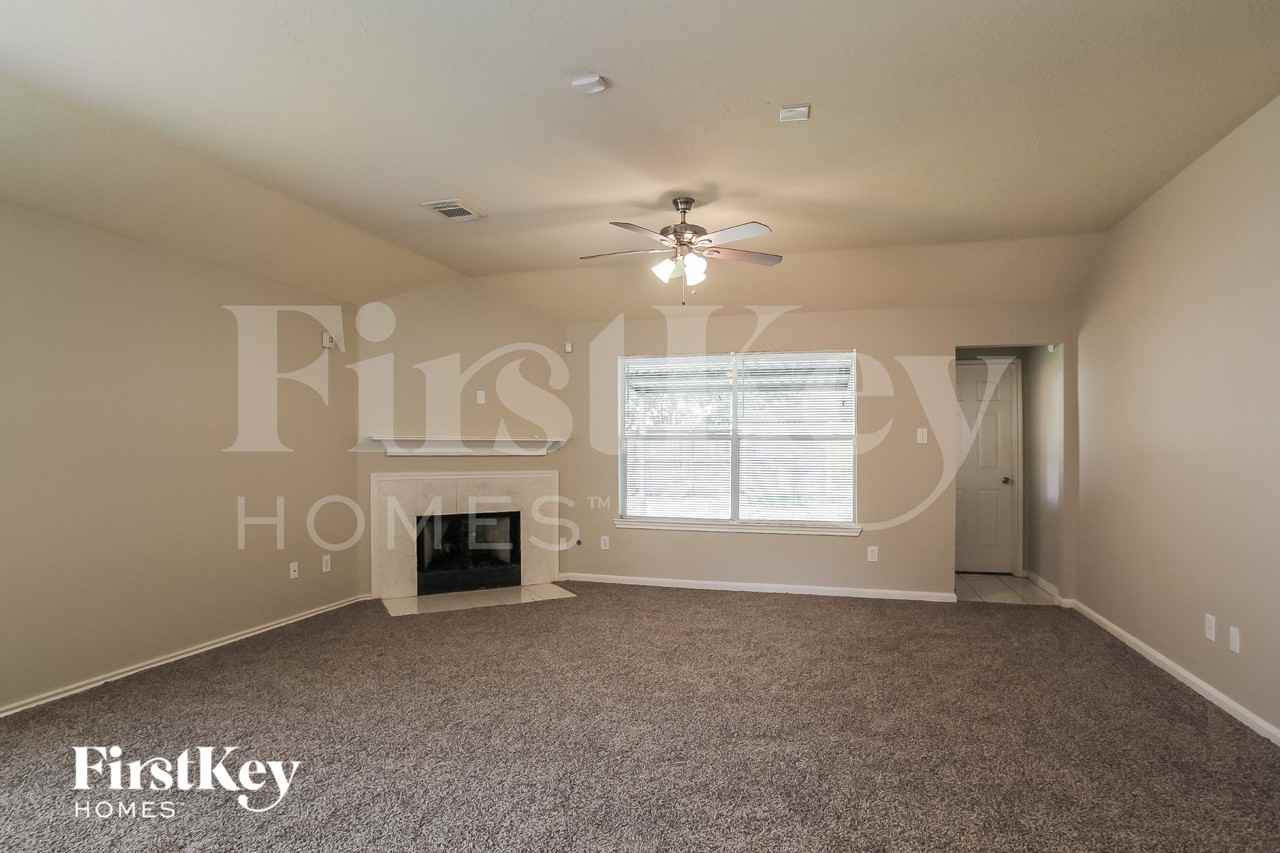 5231 Flax Bourton St - Photo 3 of 16