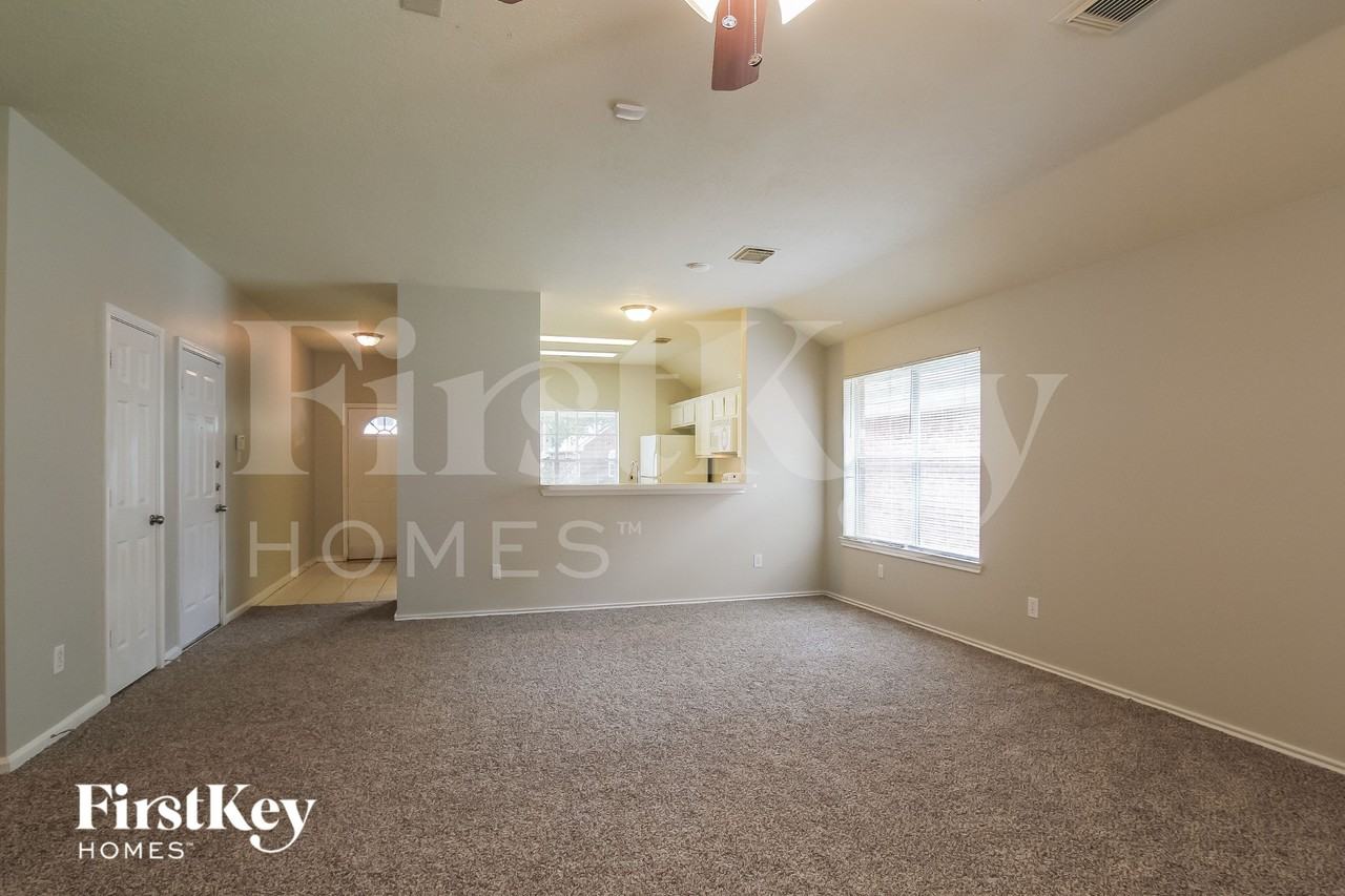 5231 Flax Bourton St - Photo 4 of 16