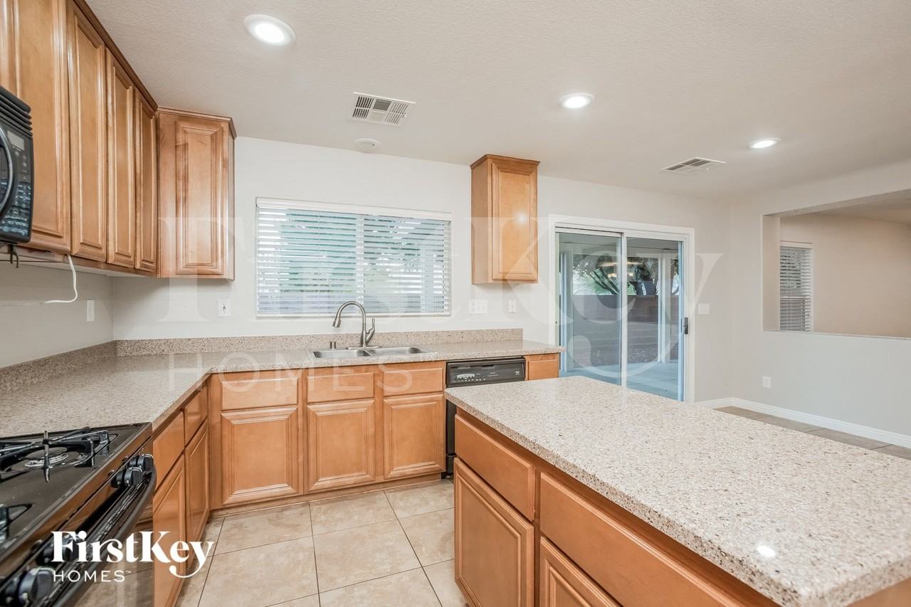 4913 Cherokee Run Ct - Photo 4 of 15