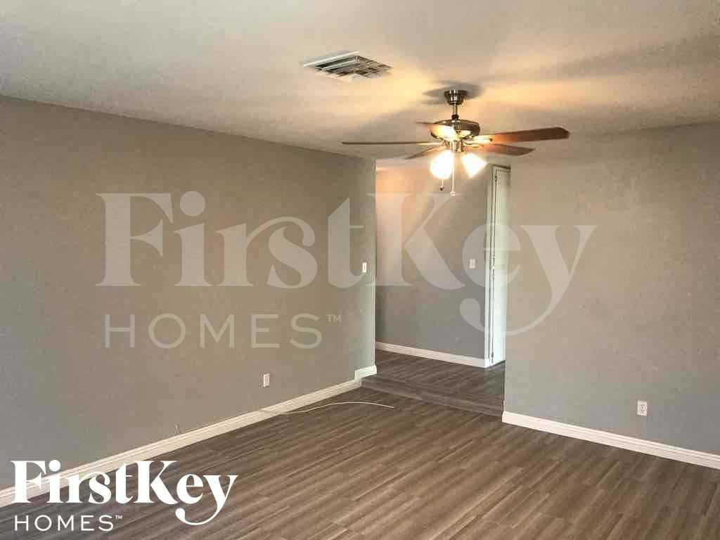 4843 Fairfax Ave - Photo 2 of 14