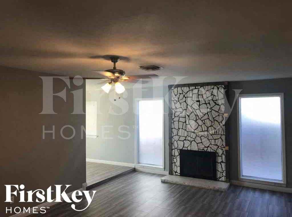 4843 Fairfax Ave - Photo 3 of 14