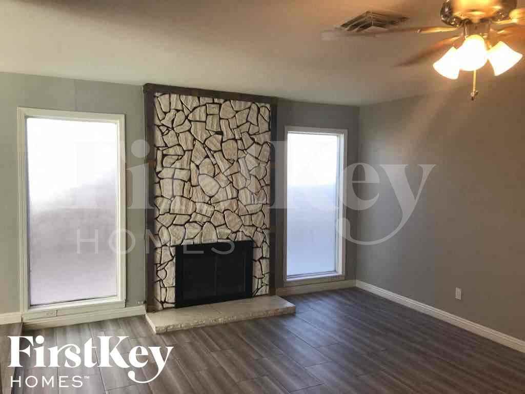4843 Fairfax Ave - Photo 4 of 14