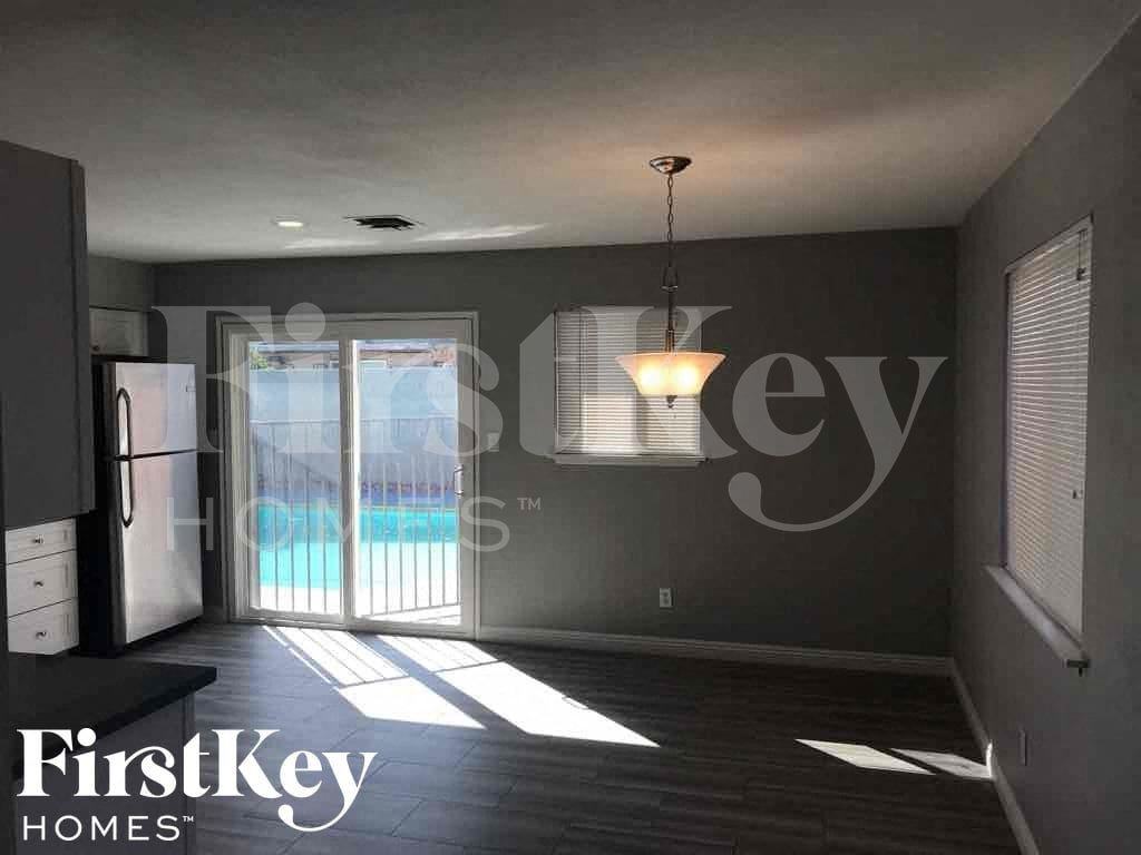 4843 Fairfax Ave - Photo 5 of 14