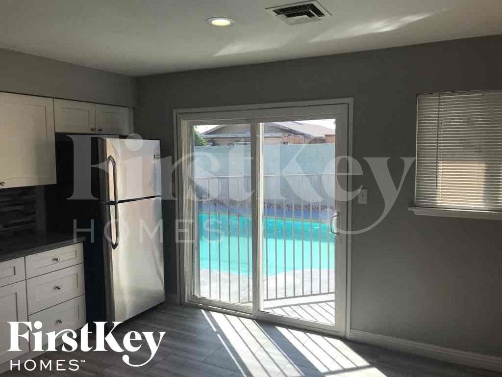 4843 Fairfax Ave - Photo 7 of 14