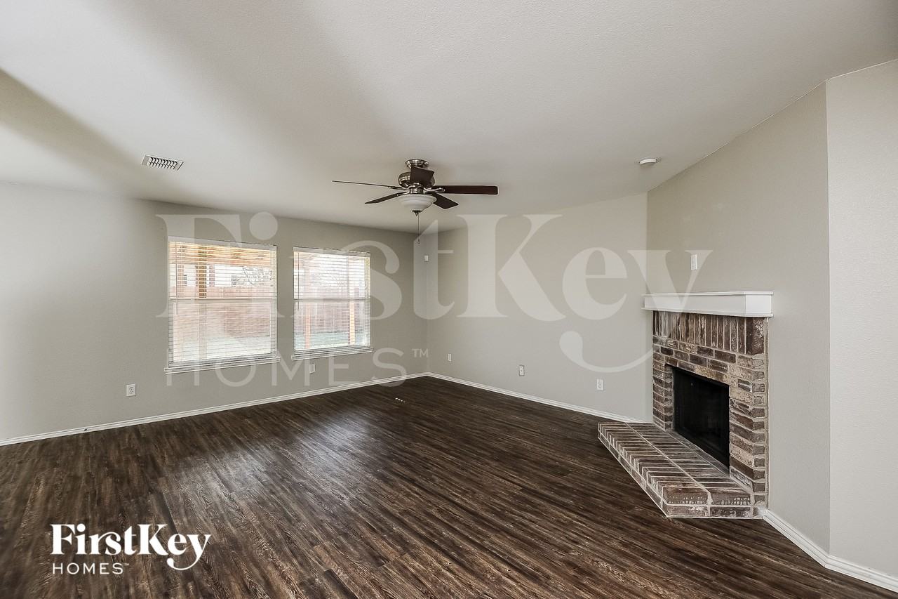 4516 Mountain Oak St - Photo 2 of 16