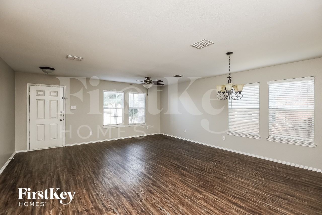 4516 Mountain Oak St - Photo 4 of 16