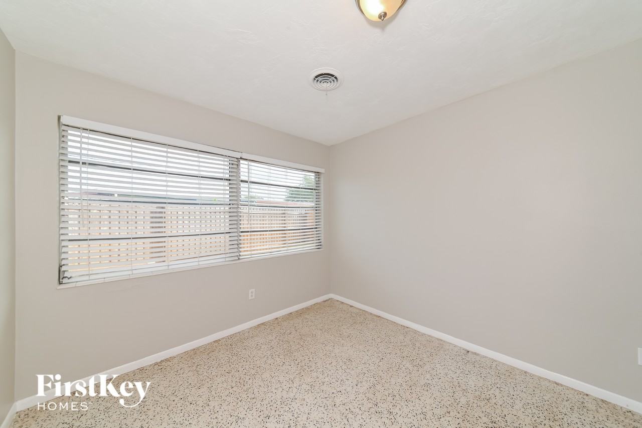 4516 56th St W - Photo 4 of 15