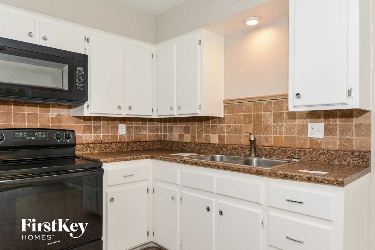 4516 56th St W - Photo 6 of 15