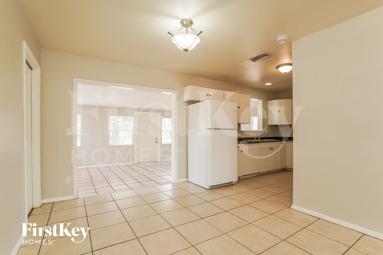 432 Sw 37th Ter - Photo 4 of 16