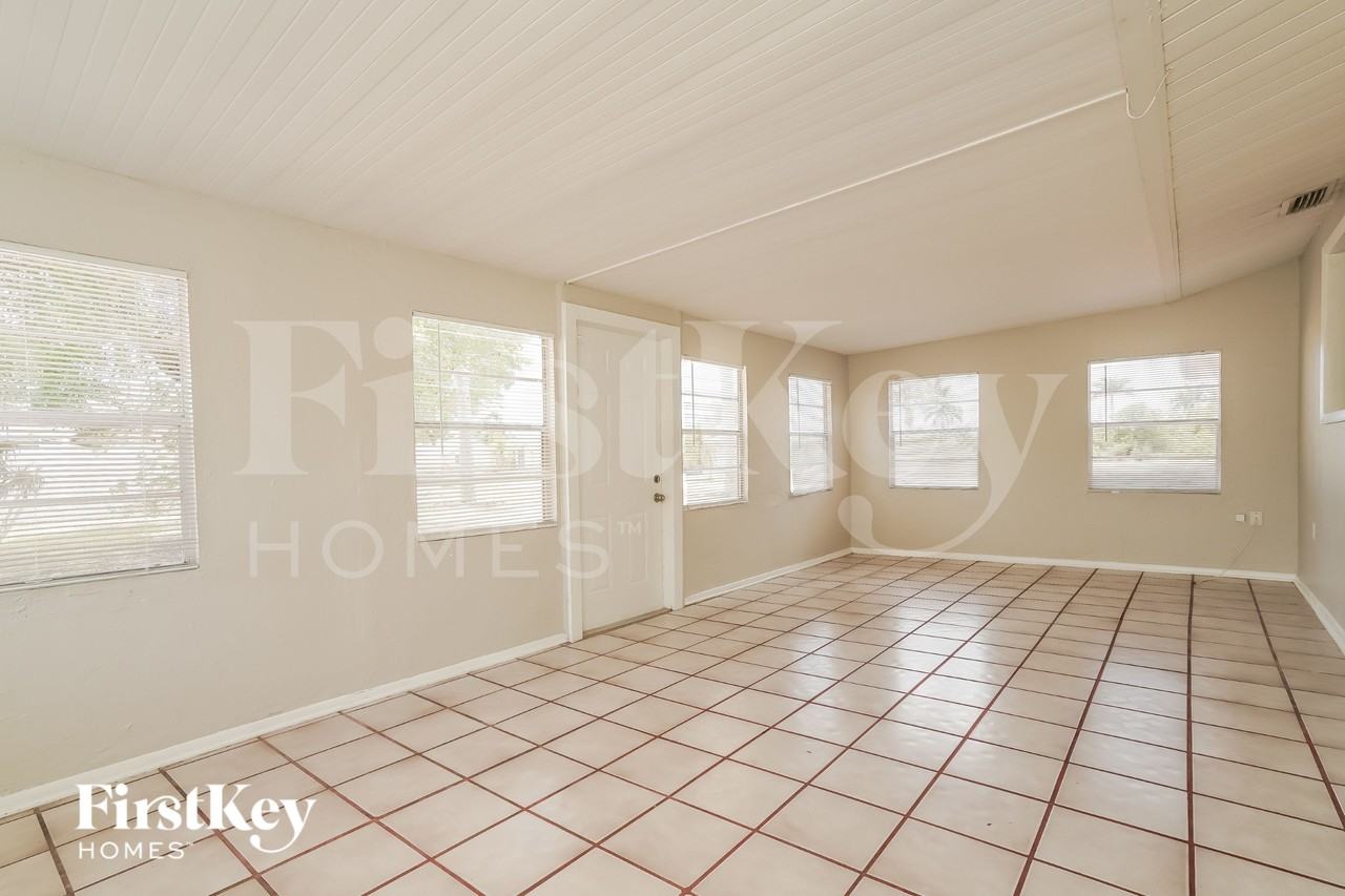 432 Sw 37th Ter - Photo 7 of 16