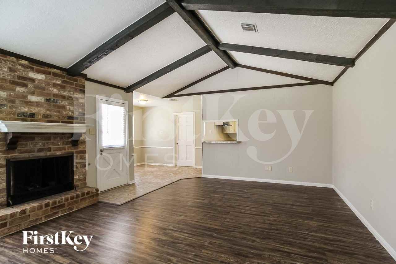 3811 Fernglade Dr - Photo 3 of 15