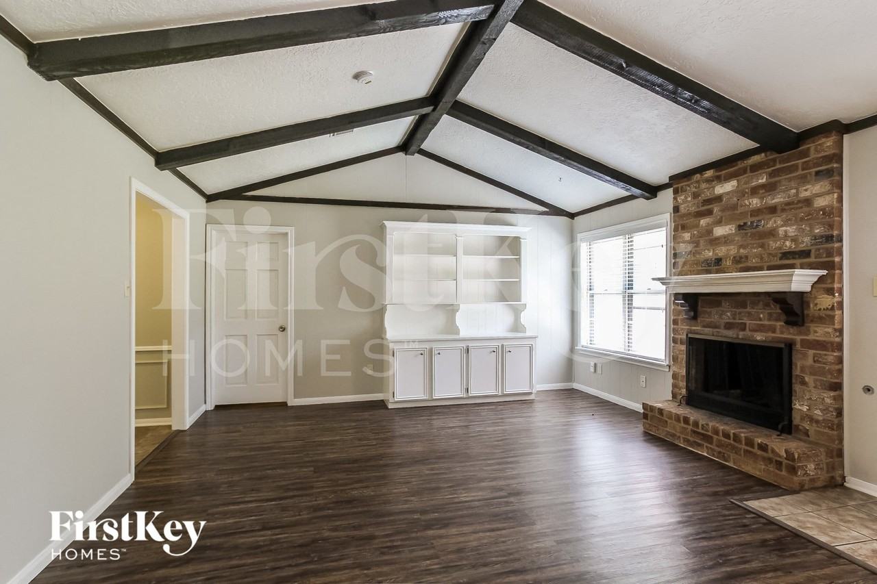 3811 Fernglade Dr - Photo 4 of 15