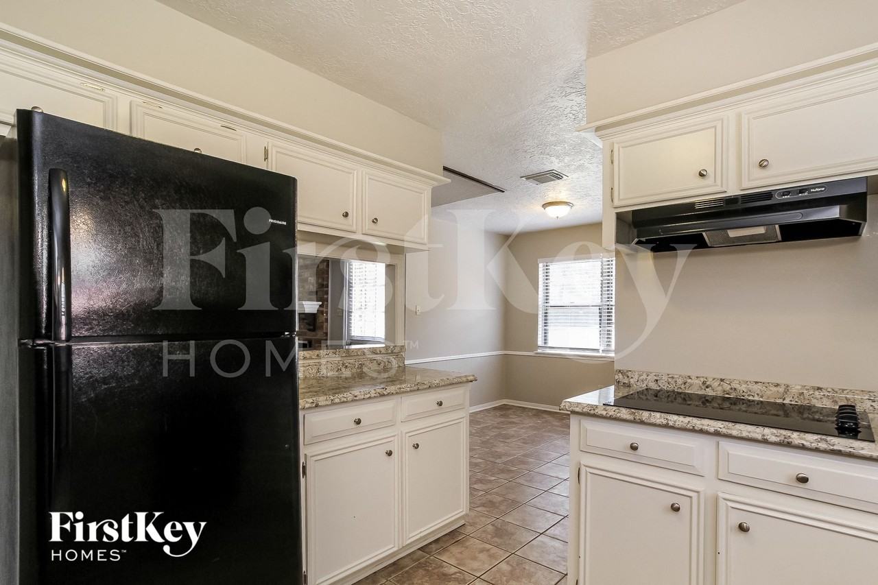 3811 Fernglade Dr - Photo 7 of 15
