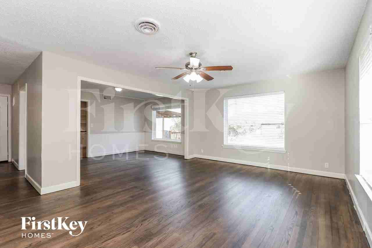 3500 Creston Ave - Photo 3 of 15