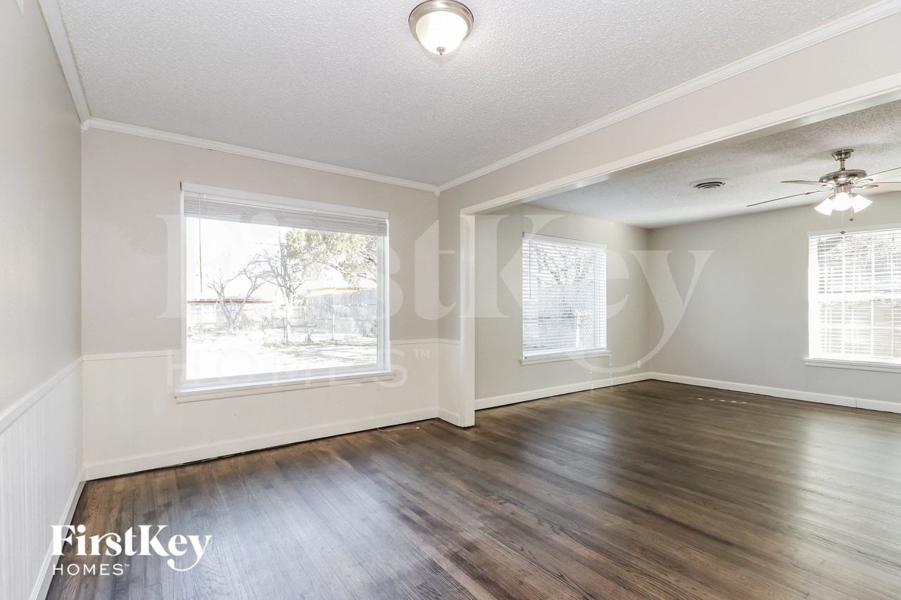 3500 Creston Ave - Photo 5 of 15