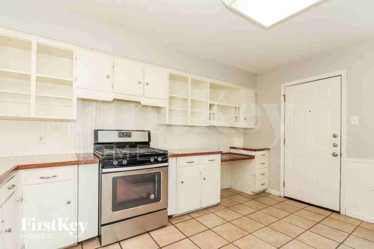 3500 Creston Ave - Photo 6 of 15