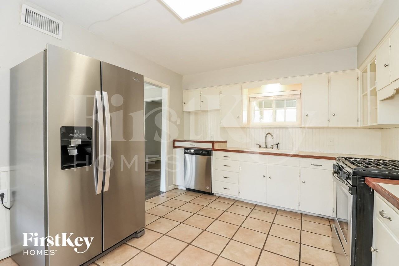 3500 Creston Ave - Photo 7 of 15