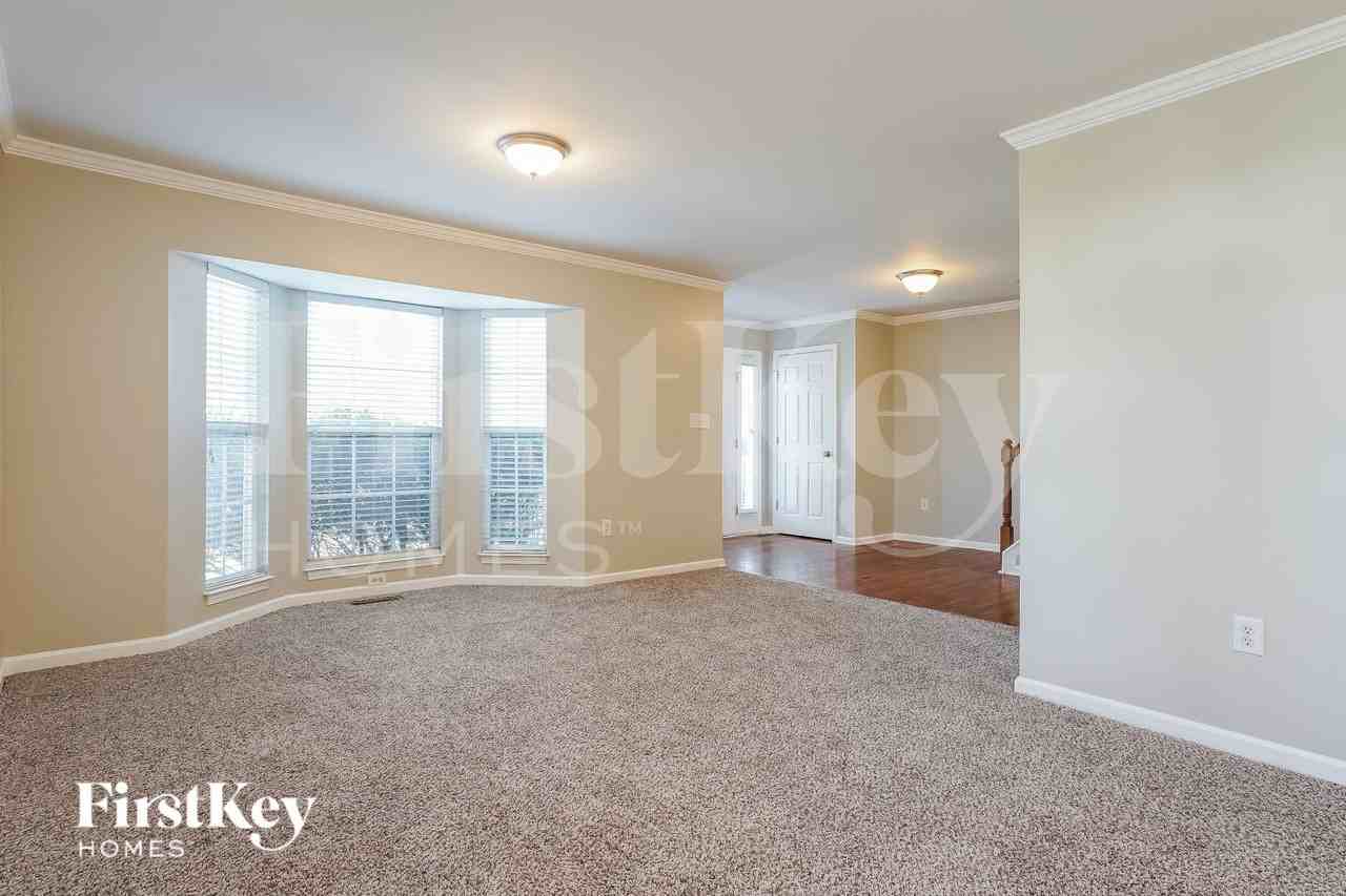 3211 Bardwell Rd - Photo 3 of 15