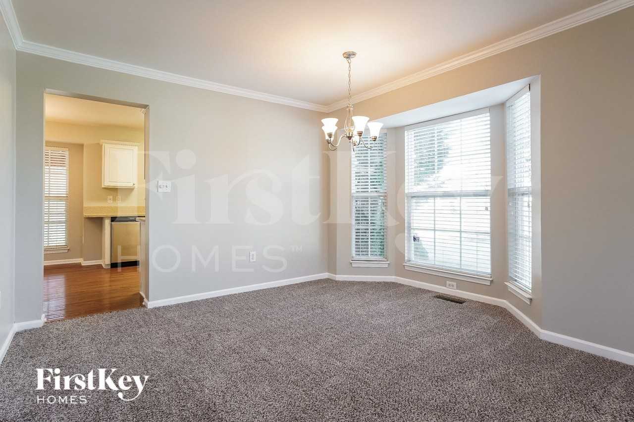 3211 Bardwell Rd - Photo 4 of 15