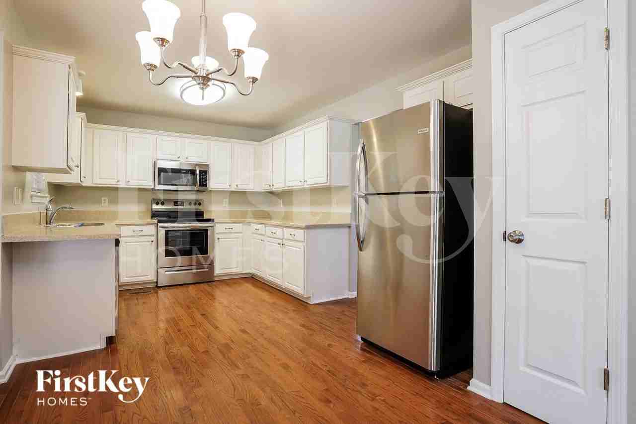 3211 Bardwell Rd - Photo 5 of 15