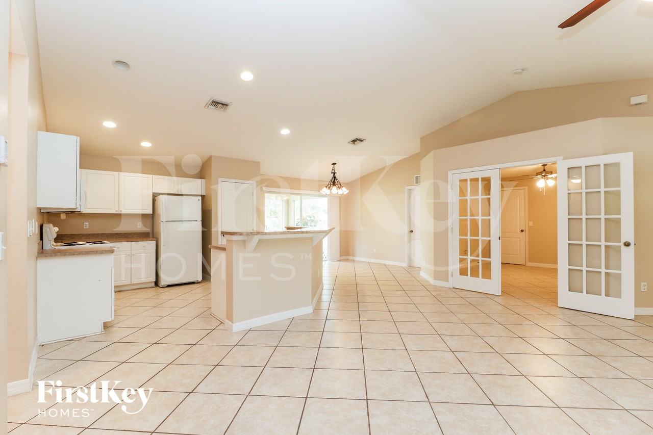314 Shore Dr - Photo 3 of 16