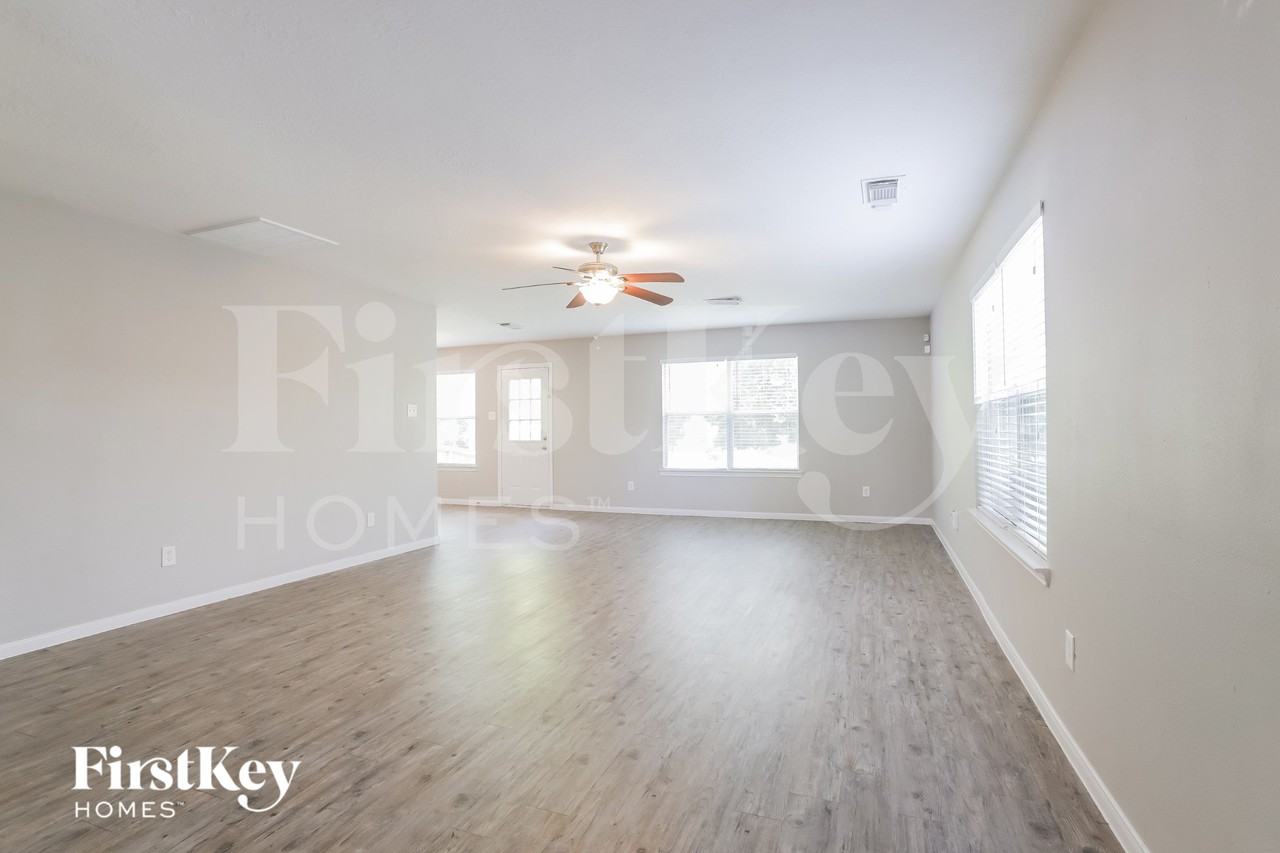 2911 Cypress Island Dr - Photo 4 of 16