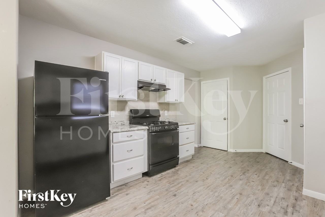 2911 Cypress Island Dr - Photo 6 of 16