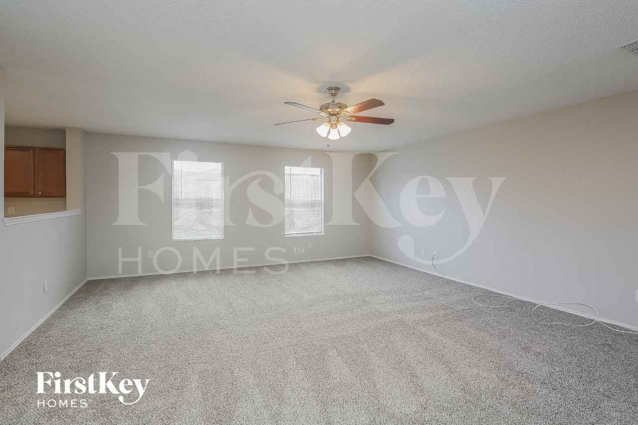 2908 Robin Ln - Photo 3 of 16