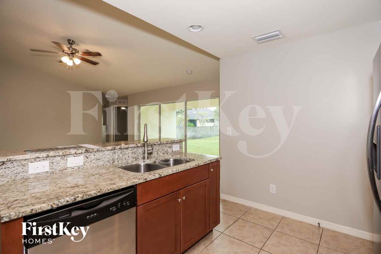 2616 Nw 1st Pl - Photo 5 of 16