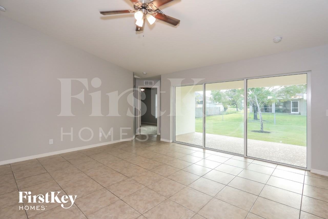 2616 Nw 1st Pl - Photo 6 of 16