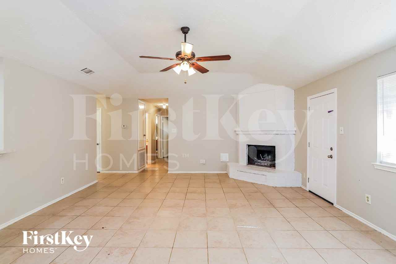 2606 Olster Dr - Photo 2 of 16