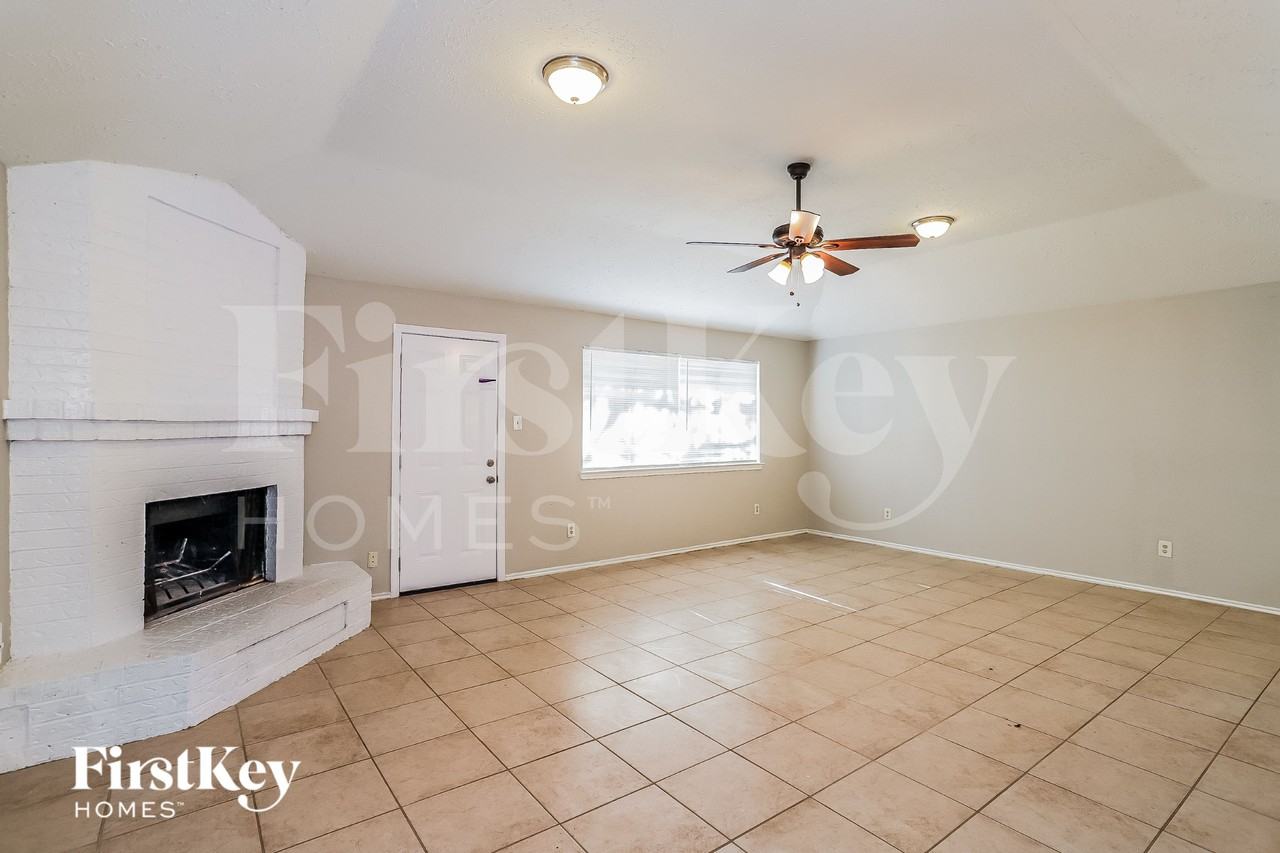 2606 Olster Dr - Photo 3 of 16