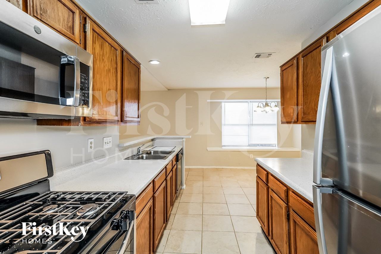 2606 Olster Dr - Photo 5 of 16