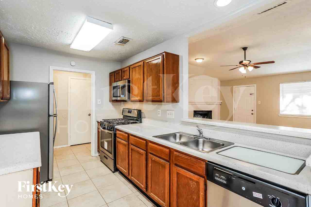 2606 Olster Dr - Photo 6 of 16